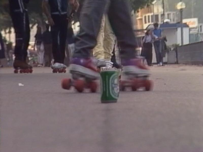 Des patineurs sur les quais de Genève en 1983. [RTS]