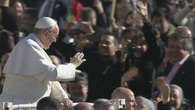 Le Pape François arrive pour sa Messe inaugurale