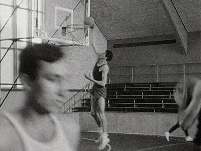 Un entraînement de basket en 1966. [RTS]