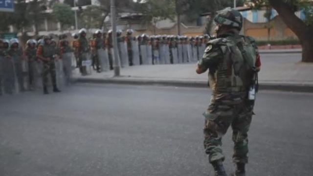 L'armée égyptienne se déploie au Caire