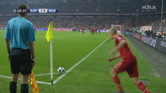 1-2-finale (aller): Bayern Munich - FC Barcelone (2-0). "L'Espagnol" Mario Gomez bat une deuxième fois le portier du Barça (49e minute)