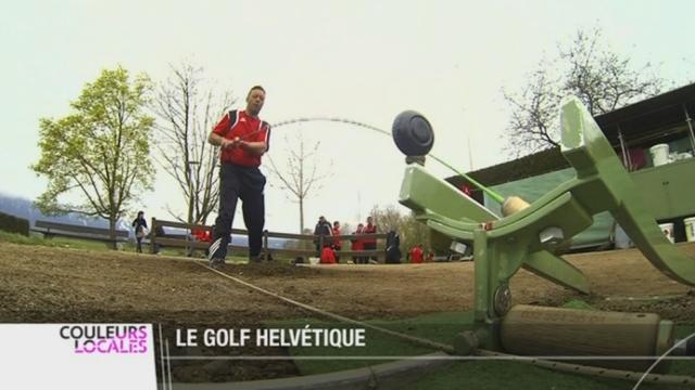 Le Hornuss, sport national qui consiste à envoyer une balle avec une tige flexible à l'équipe adverse