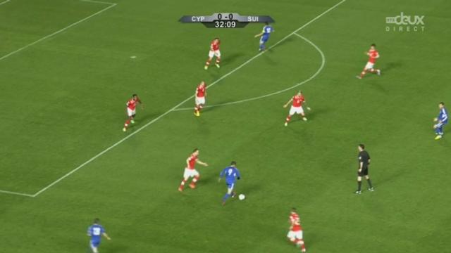 Nicosie. Chypre – Suisse (éliminatoire 2014). 33e minute: Yann Somemr assisté par la chance et son poteau