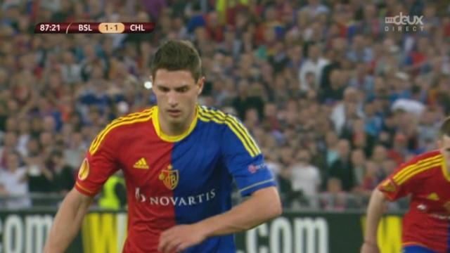 Bâle - Chelsea. 86e minute (1-1): penalty pour Bâle. Fabian Schär égalise