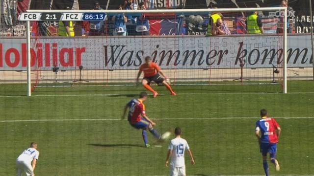 27e journée: FC Bâle - FC Zurich. 85e minute: Valentin Stocker obtient un penalty