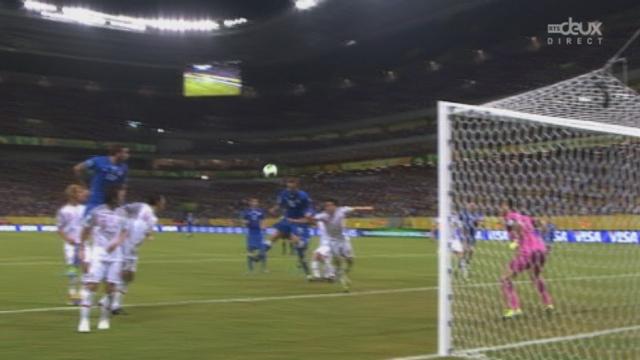 Gr. A. Italie - Japon (1-2): Réduction du score pour l'Italie par De Rossi grâce à un puissant coup de tête!