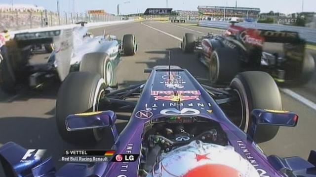 Départ: la voiture d’Hamilton part sur le côté suite à un accrochage avec l’aileron de Vettel