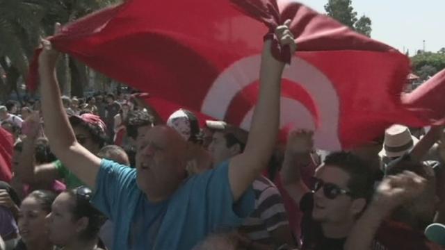 Sit-in des députés tunisiens devant l'Assemblée constituante