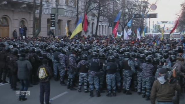 Tensions devant le Parlement à Kiev