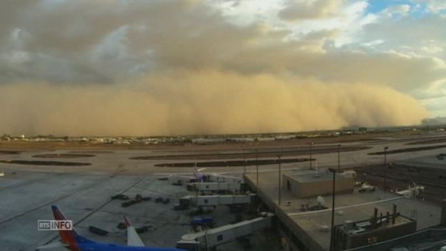 Une immense tempête de poussière balaye Phoenix dans l'Arizona