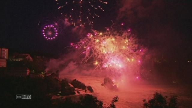 Feux d'artifice sur les chutes du Rhin