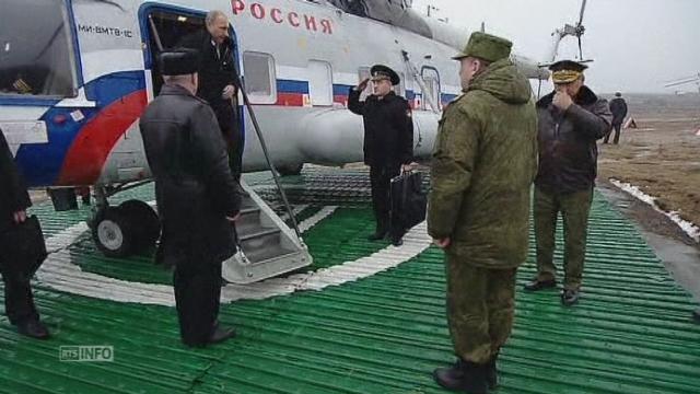 Vladimir Poutine inspecte ses troupes