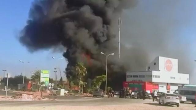 Une roquette palestinienne explose dans une station-service à Ashdod