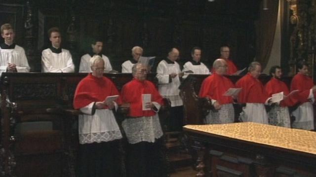 Hommage aux martyrs de l'Abbaye de St-Maurice en 1990. [RTS]