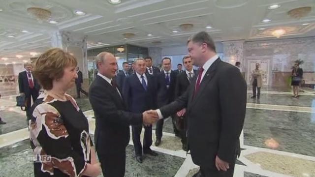 Poignée de main entre Poutine et Porochenko