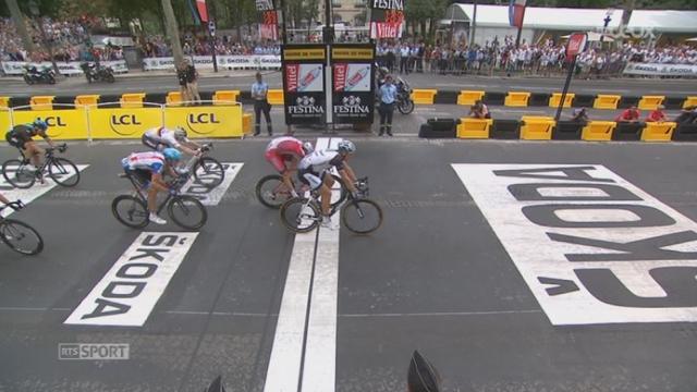 21e et dernière étape: ultime arrivée, aux Champs-Elysées. Sprint serré: Marcel Kittel (ALL) l'emporte devant Alexander Kristoff (NOR)