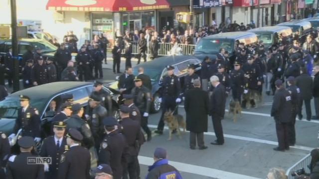 Des milliers de policiers aux obsèques de leur collègue tué à New York