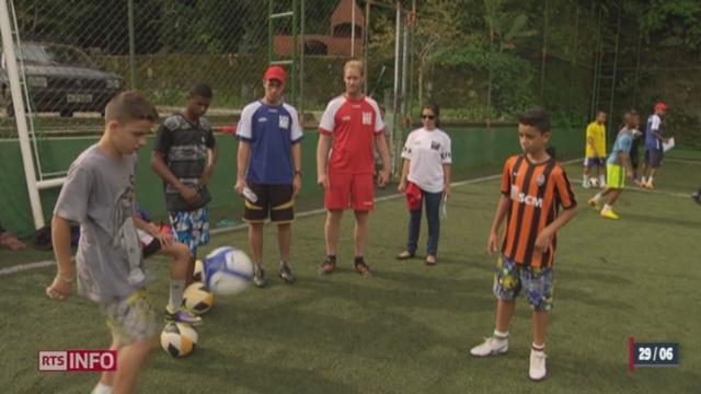Brésil: l'association suisse "Let's play" organise un camp de foot destiné aux jeunes