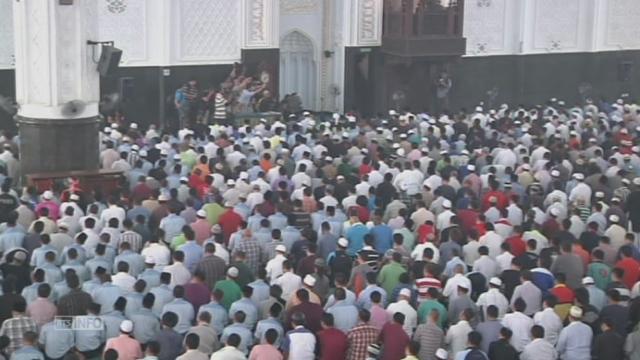 Des centaines de fidèles prient pour les passagers de l'avion disparu en Malaisie