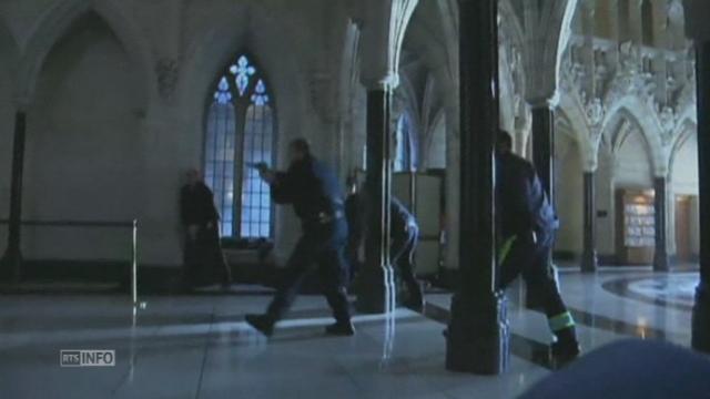 Images inédites de la fusillade d'Ottawa à l'intérieur du Parlement