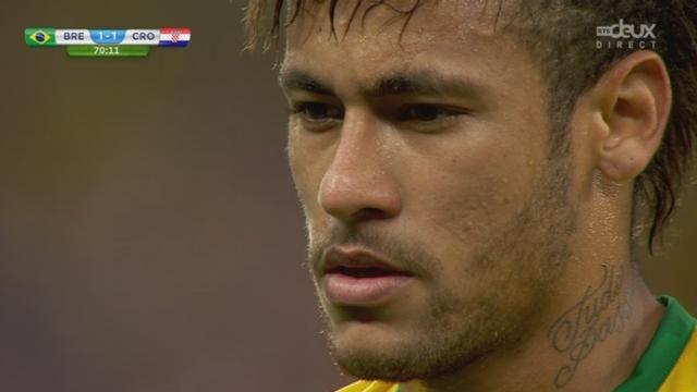 Groupe A, BRA-CRO (2-1): penalty cadeau sifflé en faveur du Brésil. L'arbitre a été abusé par la simulation de Fred... Neymar transforme difficilement.
