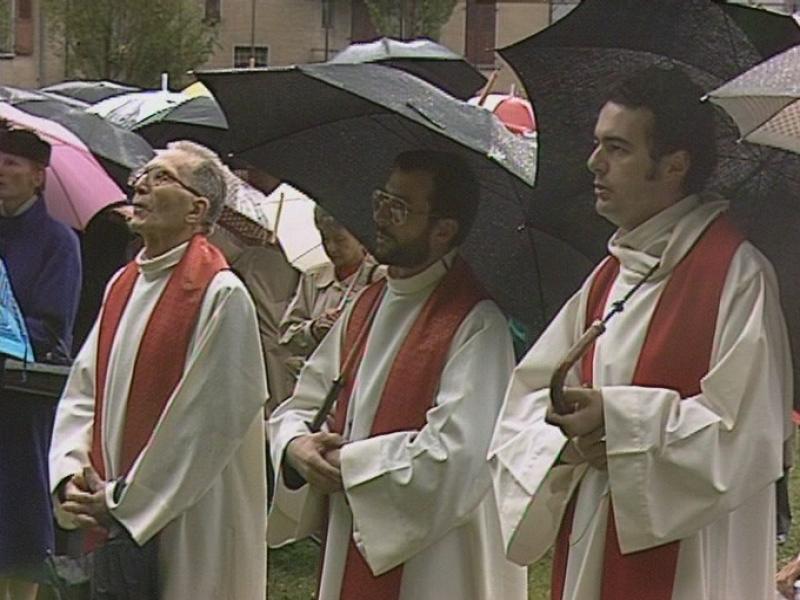 Messe en plein air et sous la pluie à St-Maurice.