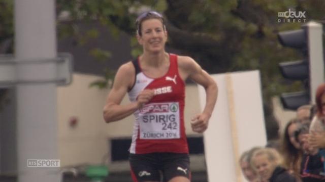 Marathon dames. Nicola Sprigi, championne olympique de triathlon, finit 24e, après avoir longtemps été dans le groupe de tête