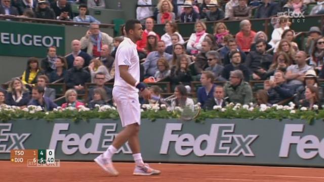 4e tour messieurs, Jo-Wilfried Tsonga - Novak Djokovic (1-6, 4-6): Djokovic prend une avance confortable en gagnant ce 2e set