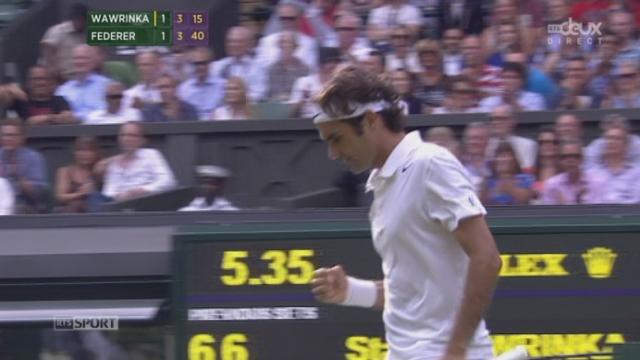 Tennis. Wimbledon. Quart de finale messieurs: Stan Wawrinka (SUI-5) – Roger Federer (SUI-3). A 3-6 7-6, Federer réussit le break pour mener 4-3 dans la 3e