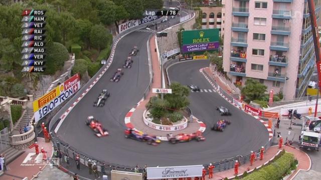 Départ de la course mené par Rosberg et Hamilton