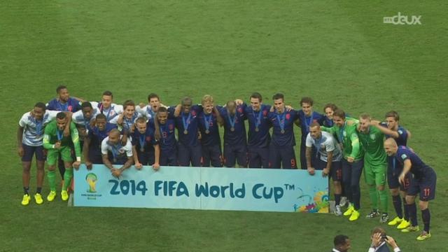 Petite finale, BRA-NED (0-3): Sepp Blatter remet les médailles aux joureurs hollandais