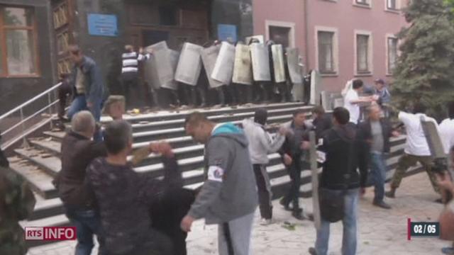 Ukraine: des manifestants pro-russes s'emparent du parquet de Donetsk