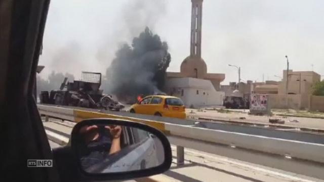 En voiture dans Mossoul aux mains des djihadistes