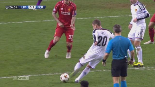 Groupe B,  Liverpool - FC Bâle (0-1): Fabian Frei ouvre le score d'une superbe frappe croisée pour le FC Bâle