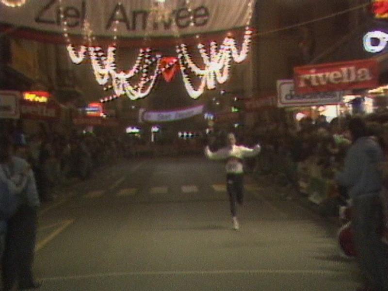Markus Ryffel remporte la course de Noël à Sion en 1987. [RTS]