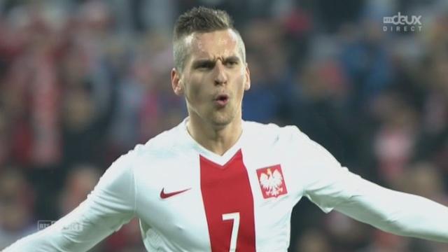 Pologne - Suisse (2-1): superbe coup franc du jeune Milik qui prend la direction de la lucarne