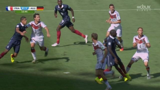 1-4, FRA-GER (0-1): les Allemands prennent les devants sur balle arrêtée avec ce but de la tête de Mats Hummels