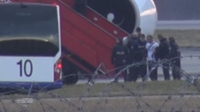 Détournement d'avion - Les passagers évacués