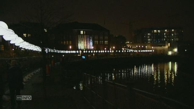 Des ballons lumineux sur le tracé du mur de Berlin