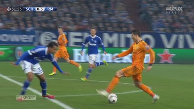 1-8 de finale (aller), Schalke 04 - Real Madrid (0-3): 2ème mi-temps, passement de jambes de Cristiano Ronaldo qui marque sans problème !