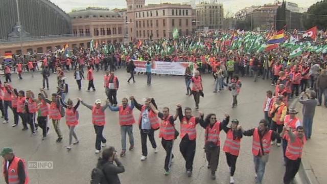 Des milliers de manifestants contre la crise en Espagne