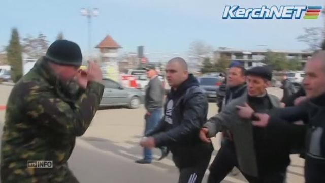 La colère des pro-russes explose en Crimée