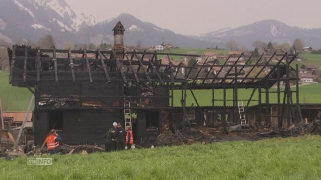Une ferme prend feu à Uebeschi (BE)