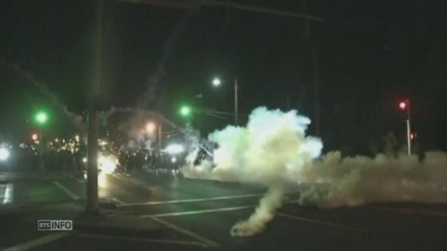 Gaz lacrymogènes et fumigènes à Ferguson