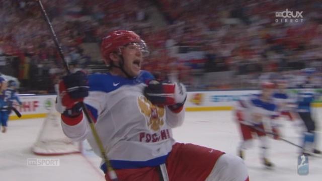 Finale, Russie - Finlande (2-2): Ovechkin de faufile et glisse le puck dans la cage russe