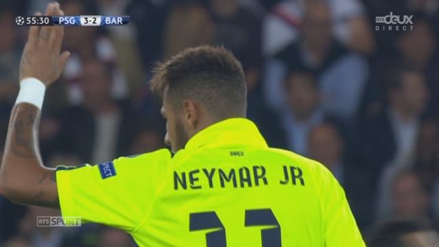 Groupe F, Paris SG - FC Barcelone (3-2): centre de Dani Alves pour Neymar qui réduit le score à 3-2