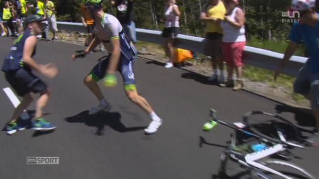 17e étape, Saint-Gaudens-Saint-Lary: chute de Luke Durbridge (Orica)! L'Australien percute un membre du staff Movistar et n'est pas très content...