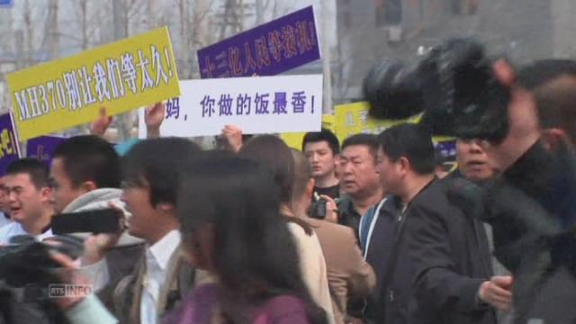 Manifestation devant l'ambassade de Malaisie à Pékin