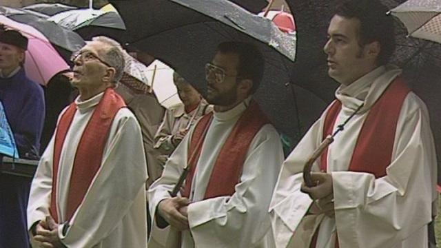 Messe en plein air et sous la pluie à St-Maurice.