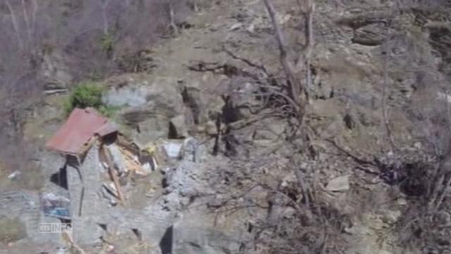 Un chalet écrasé par un rocher en France